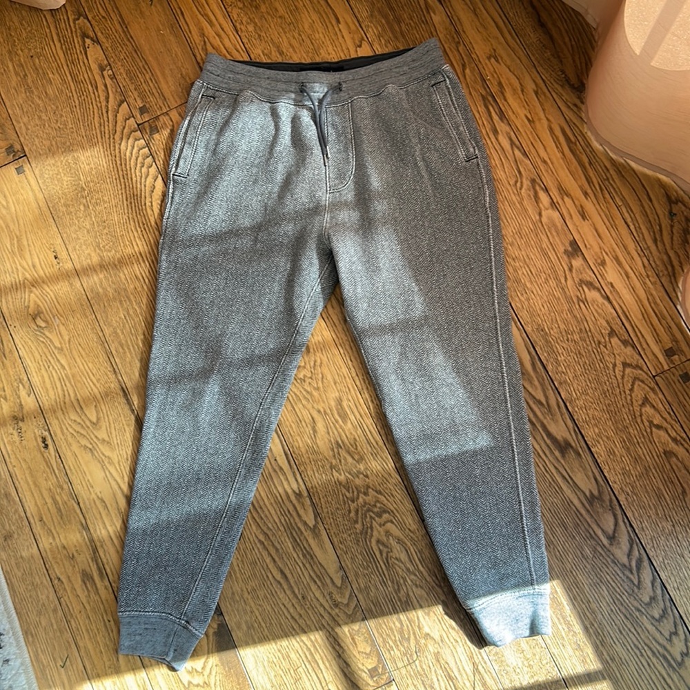 NWOT Men’s Abercrombie & Fitch size Small Gray joggers